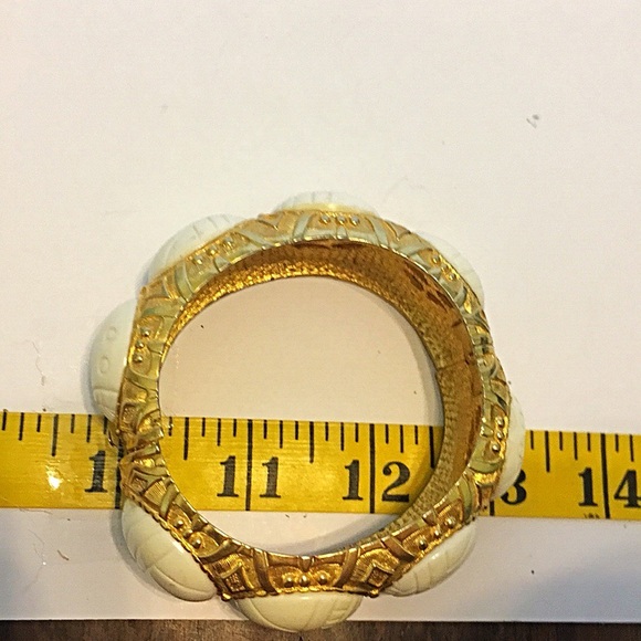 Kramer Vintage ‘50s/‘60s Scarab Hinged Bracelet - Picture 7 of 7